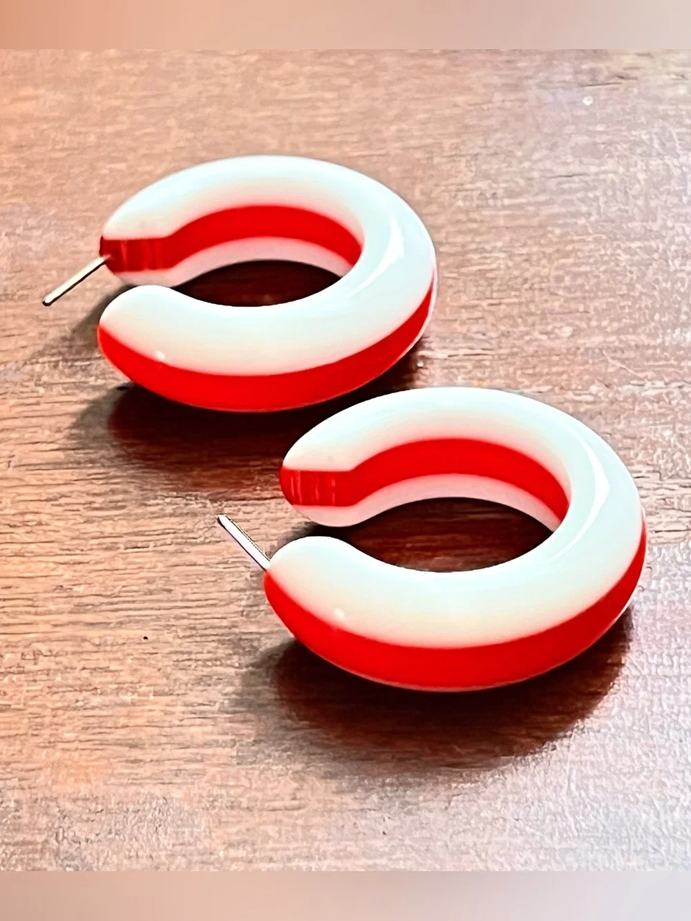 VTG 1980s Red & White Candy Stripe Lucite Hoop Earrings Chunky Retro Mod Post